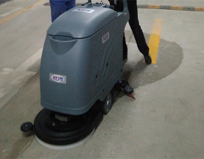 水泥地面能用洗地機清洗嗎？